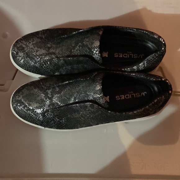 J/SLIDES NYC JSlides Noel Laceless Platform Sneaker - Picture 3 of 5